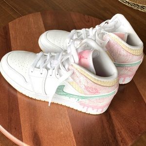 Nike youth air Jordan customs made, size 5,1/2 youth. New.